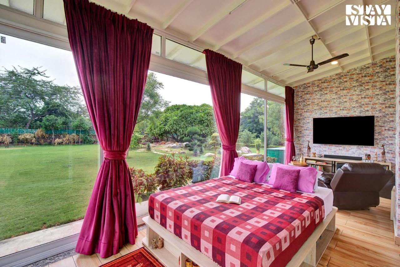 Stayvista At Idyllic Farmhouse - A Glasshouse With Outdoor Pool Gurgáon Exteriér fotografie
