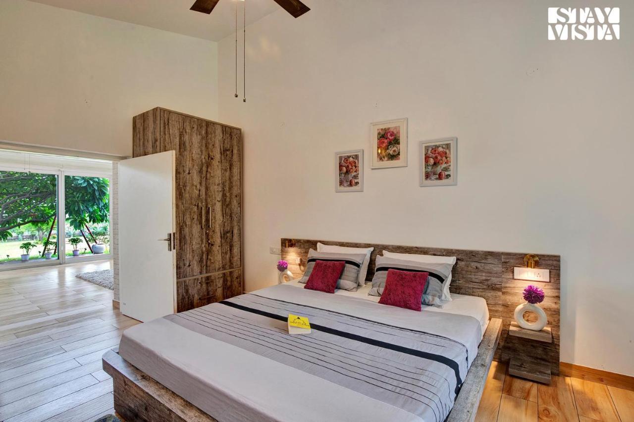 Stayvista At Idyllic Farmhouse - A Glasshouse With Outdoor Pool Gurgáon Exteriér fotografie