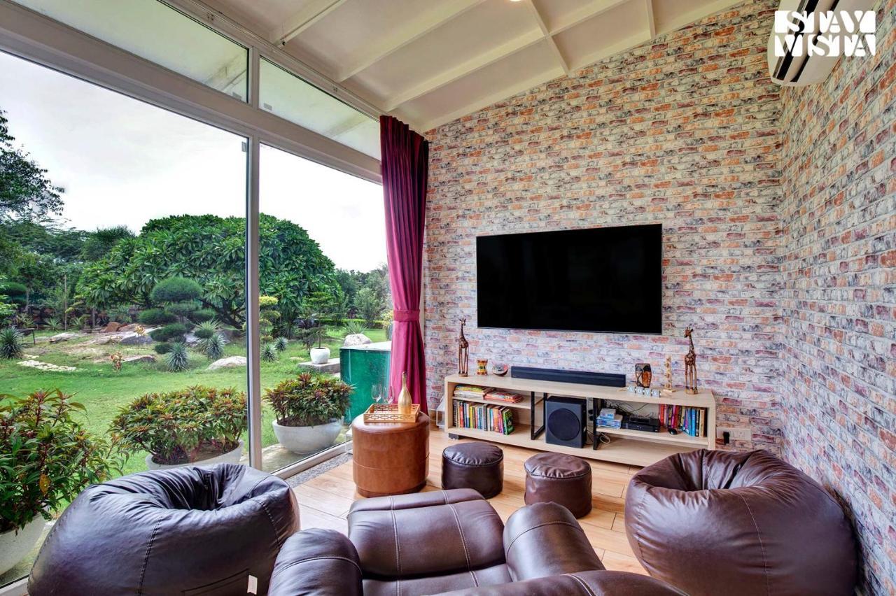 Stayvista At Idyllic Farmhouse - A Glasshouse With Outdoor Pool Gurgáon Exteriér fotografie