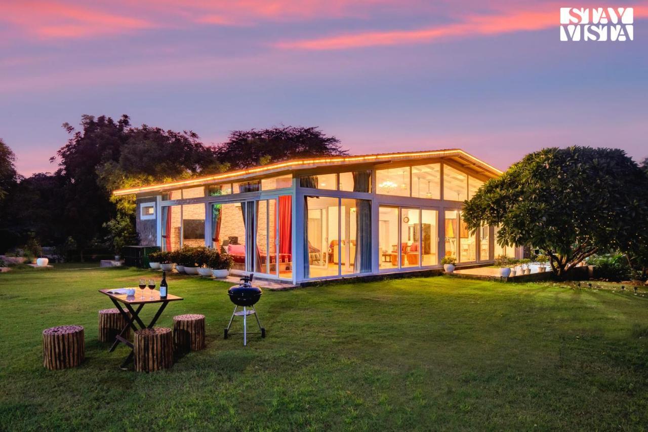 Stayvista At Idyllic Farmhouse - A Glasshouse With Outdoor Pool Gurgáon Exteriér fotografie
