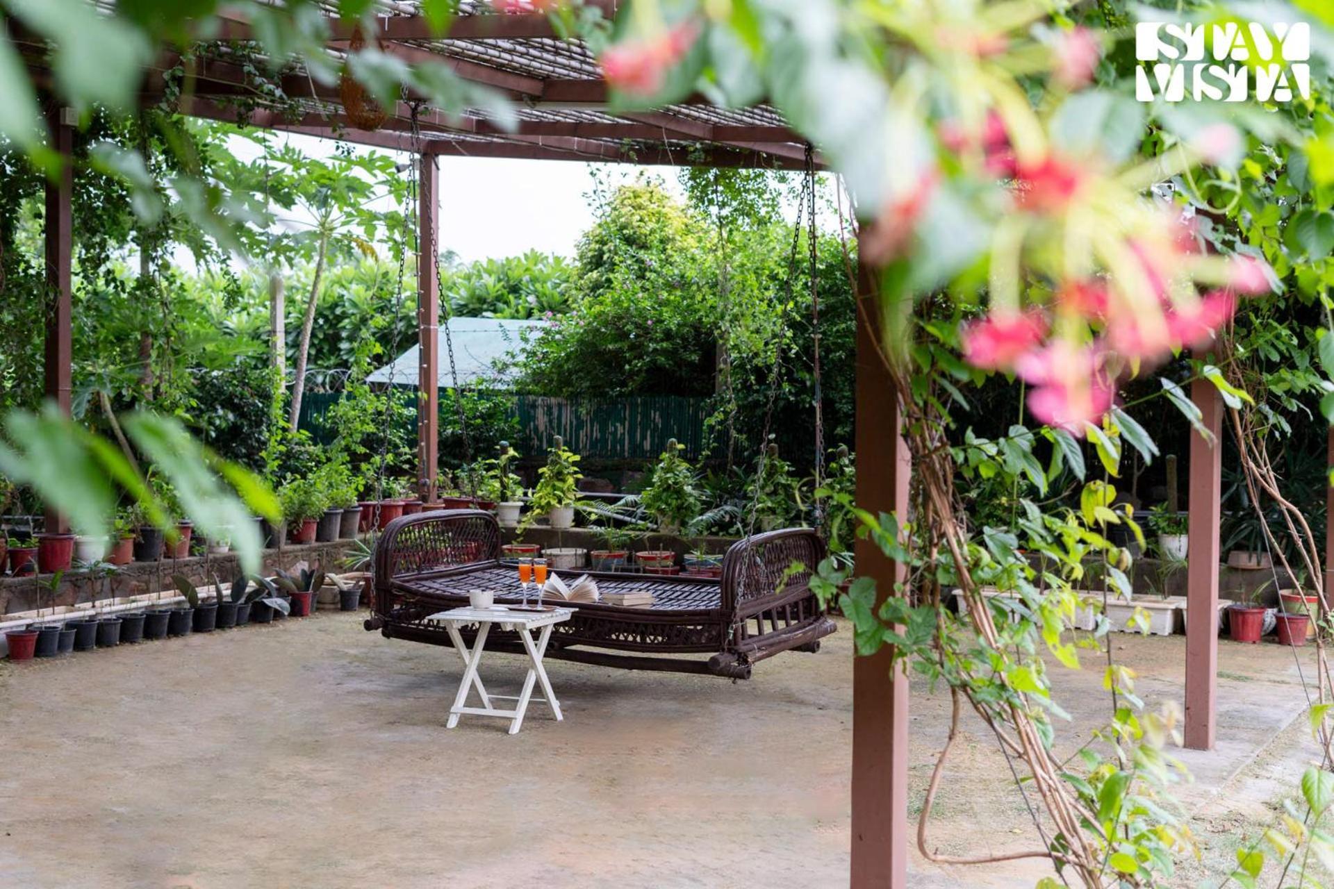 Stayvista At Idyllic Farmhouse - A Glasshouse With Outdoor Pool Gurgáon Exteriér fotografie