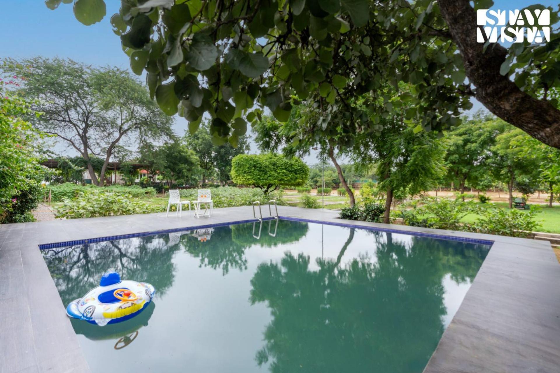 Stayvista At Idyllic Farmhouse - A Glasshouse With Outdoor Pool Gurgáon Exteriér fotografie
